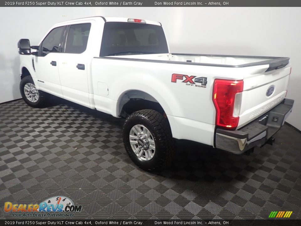 2019 Ford F250 Super Duty XLT Crew Cab 4x4 Oxford White / Earth Gray Photo #12