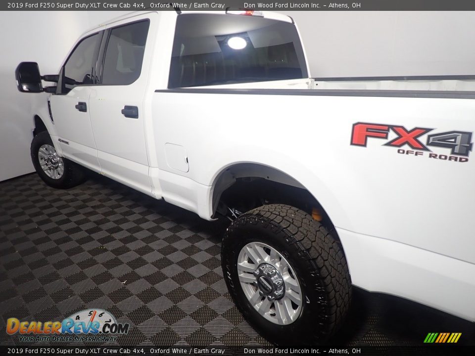 2019 Ford F250 Super Duty XLT Crew Cab 4x4 Oxford White / Earth Gray Photo #17