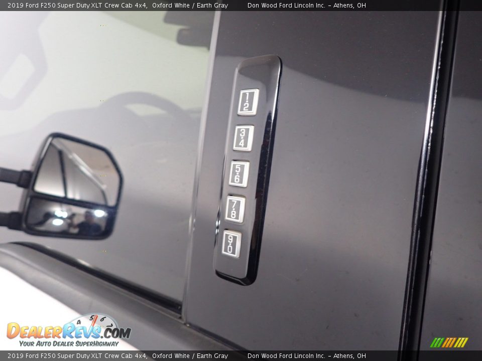 2019 Ford F250 Super Duty XLT Crew Cab 4x4 Oxford White / Earth Gray Photo #22