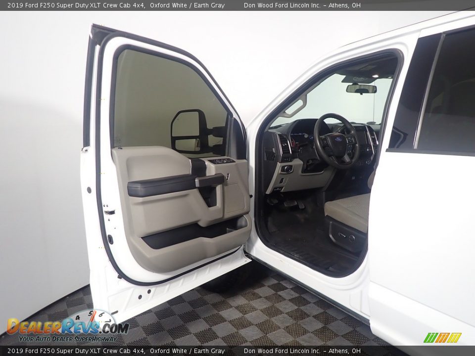 2019 Ford F250 Super Duty XLT Crew Cab 4x4 Oxford White / Earth Gray Photo #23