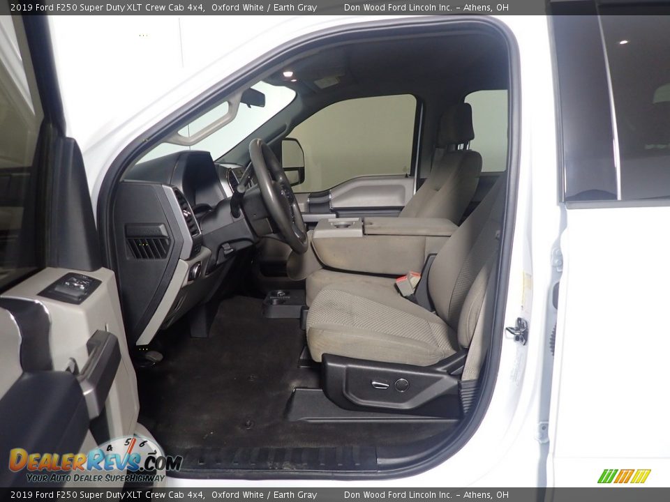 2019 Ford F250 Super Duty XLT Crew Cab 4x4 Oxford White / Earth Gray Photo #25