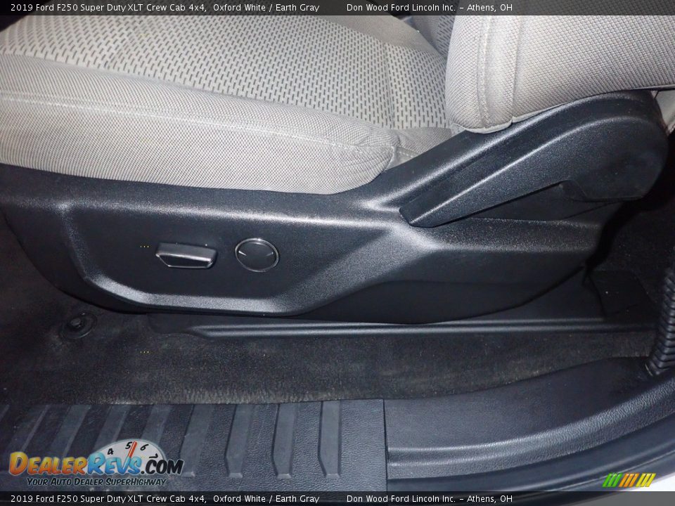 2019 Ford F250 Super Duty XLT Crew Cab 4x4 Oxford White / Earth Gray Photo #26