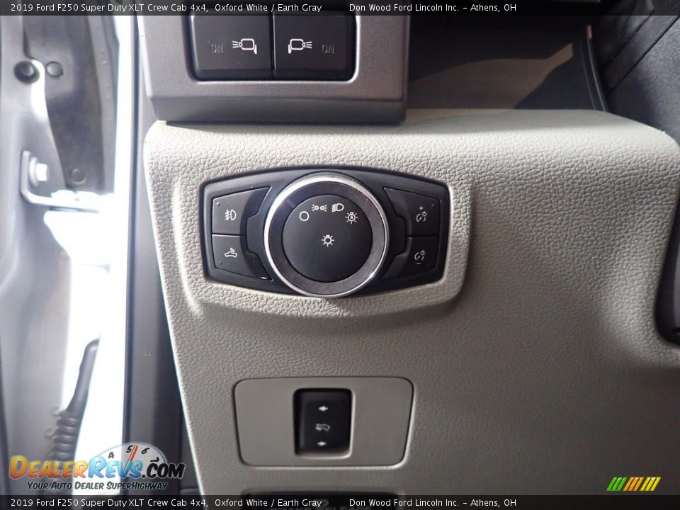 2019 Ford F250 Super Duty XLT Crew Cab 4x4 Oxford White / Earth Gray Photo #31