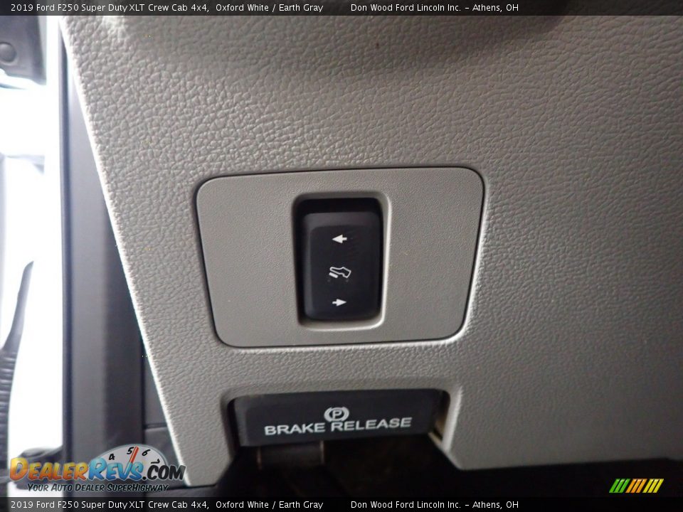2019 Ford F250 Super Duty XLT Crew Cab 4x4 Oxford White / Earth Gray Photo #32