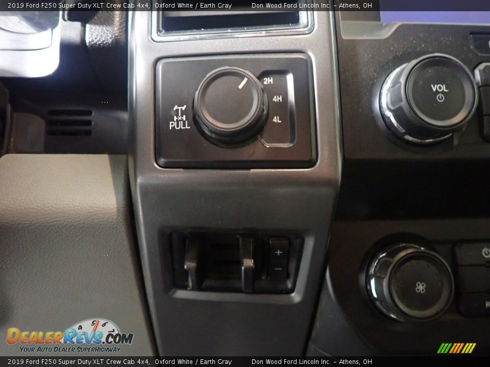 2019 Ford F250 Super Duty XLT Crew Cab 4x4 Oxford White / Earth Gray Photo #33
