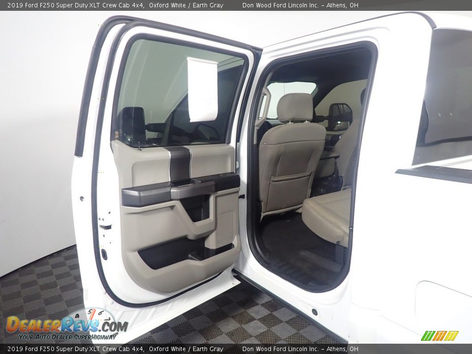 2019 Ford F250 Super Duty XLT Crew Cab 4x4 Oxford White / Earth Gray Photo #36