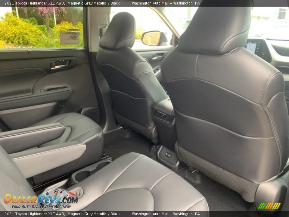 2021 Toyota Highlander XLE AWD Magnetic Gray Metallic / Black Photo #35
