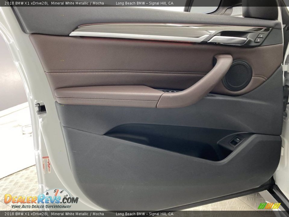 Door Panel of 2018 BMW X1 xDrive28i Photo #13