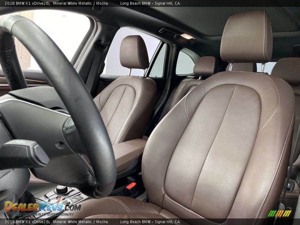 Front Seat of 2018 BMW X1 xDrive28i Photo #17