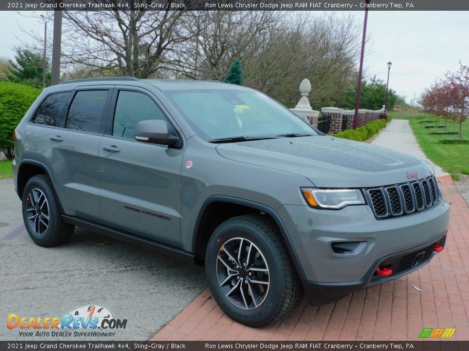 Front 3/4 View of 2021 Jeep Grand Cherokee Trailhawk 4x4 Photo #3