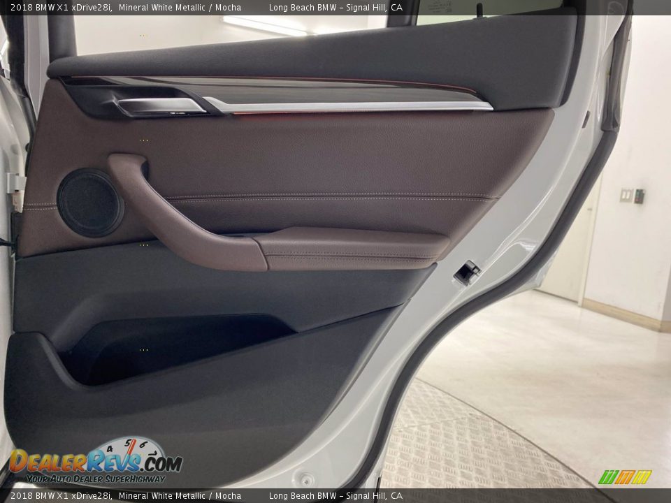 Door Panel of 2018 BMW X1 xDrive28i Photo #35