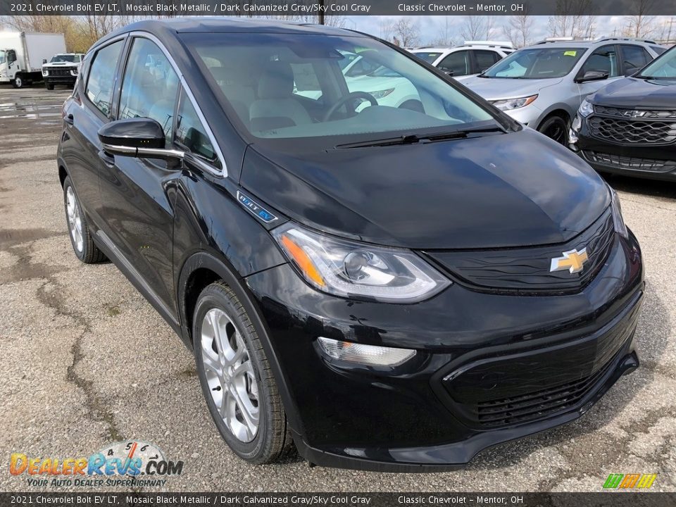 Front 3/4 View of 2021 Chevrolet Bolt EV LT Photo #2