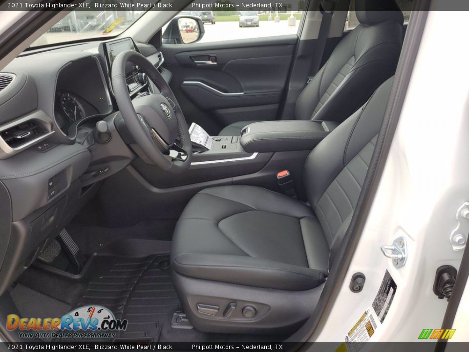 2021 Toyota Highlander XLE Blizzard White Pearl / Black Photo #4