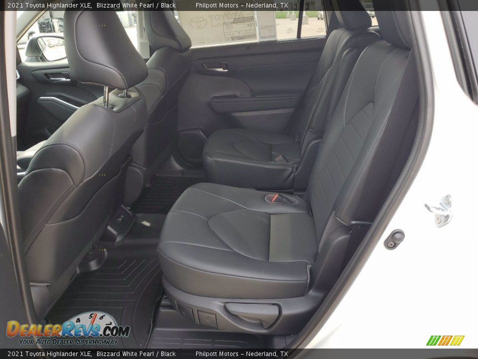 2021 Toyota Highlander XLE Blizzard White Pearl / Black Photo #6