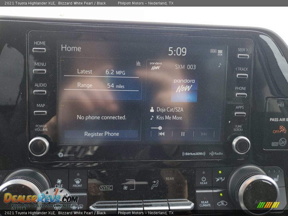 2021 Toyota Highlander XLE Blizzard White Pearl / Black Photo #19