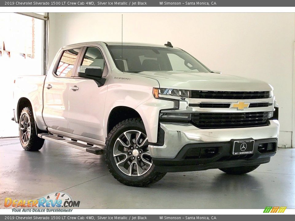 Front 3/4 View of 2019 Chevrolet Silverado 1500 LT Crew Cab 4WD Photo #33