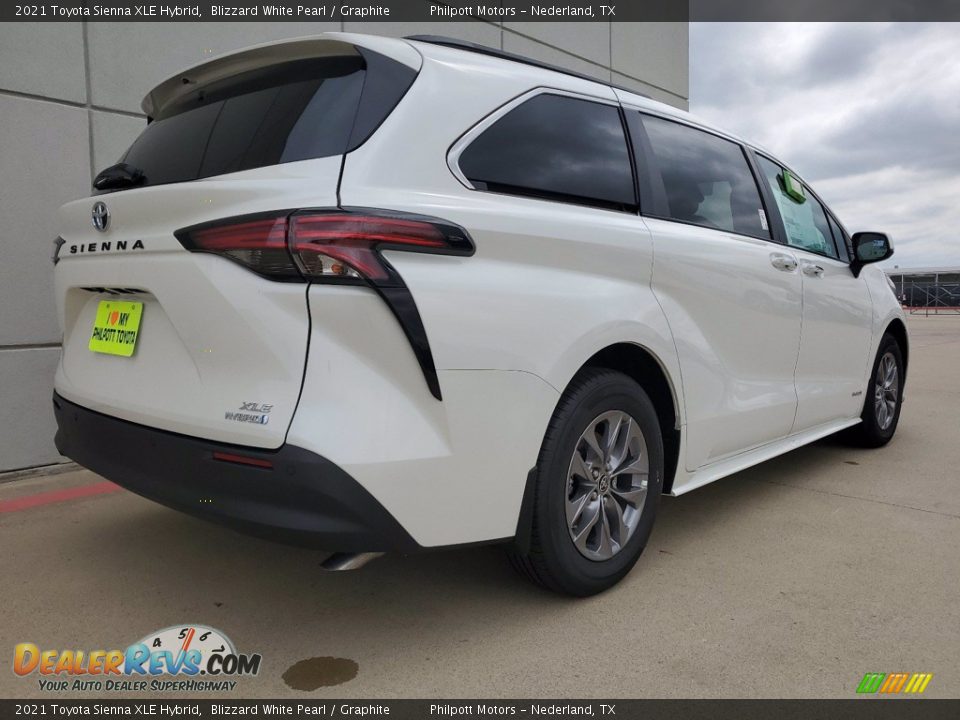 2021 Toyota Sienna XLE Hybrid Blizzard White Pearl / Graphite Photo #3