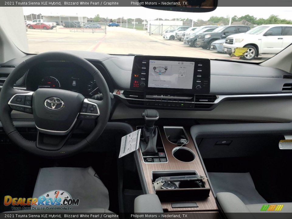 2021 Toyota Sienna XLE Hybrid Blizzard White Pearl / Graphite Photo #5