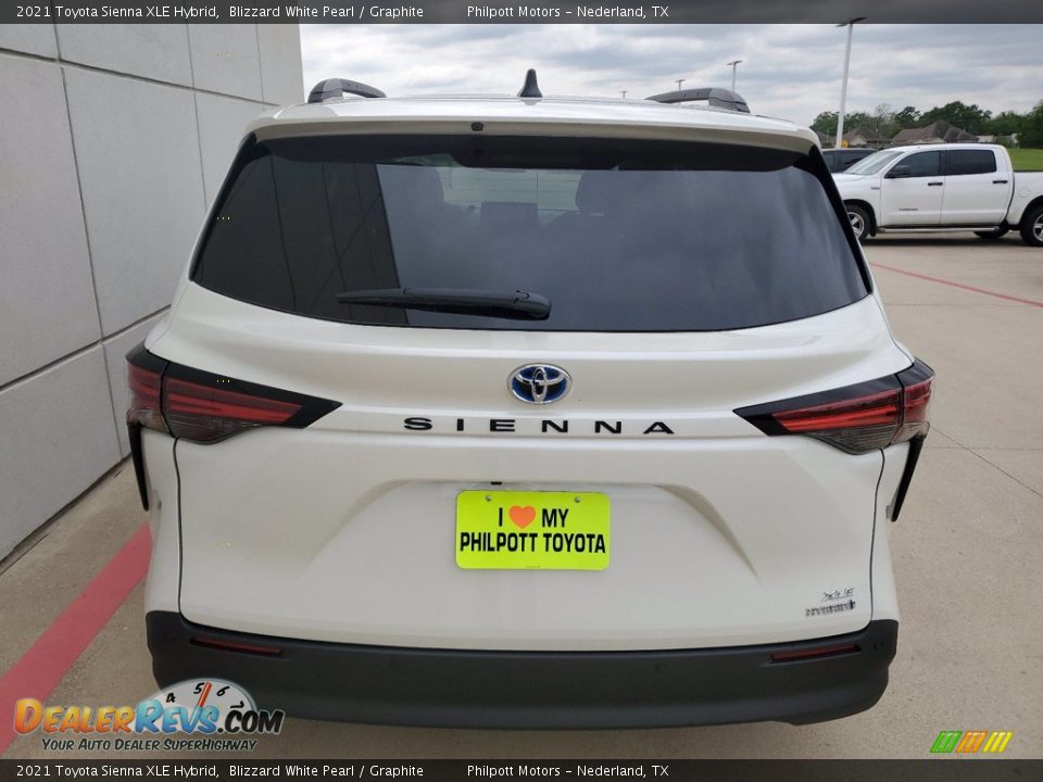 2021 Toyota Sienna XLE Hybrid Blizzard White Pearl / Graphite Photo #8