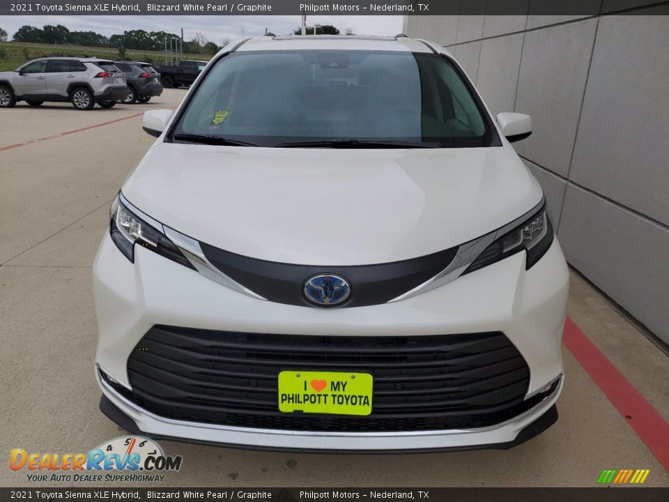 2021 Toyota Sienna XLE Hybrid Blizzard White Pearl / Graphite Photo #9