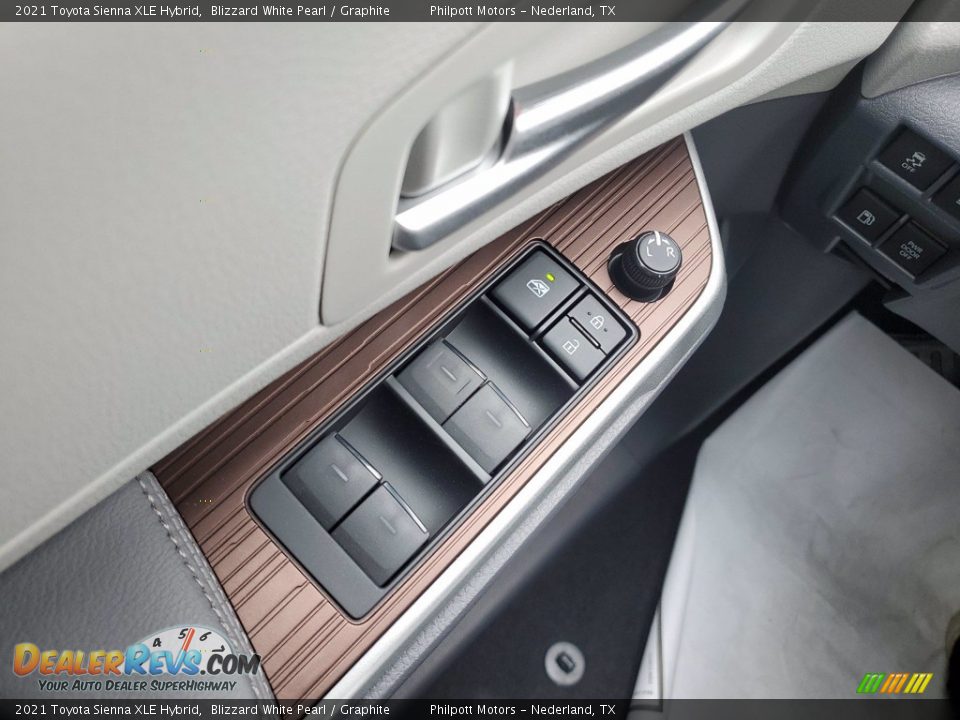 2021 Toyota Sienna XLE Hybrid Blizzard White Pearl / Graphite Photo #13