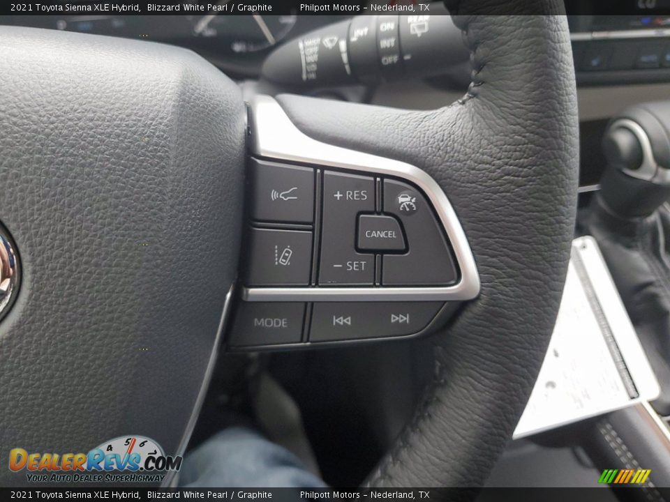 2021 Toyota Sienna XLE Hybrid Blizzard White Pearl / Graphite Photo #16