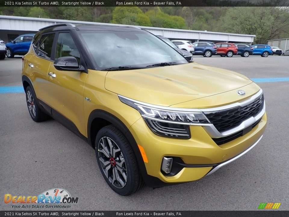 Front 3/4 View of 2021 Kia Seltos SX Turbo AWD Photo #3