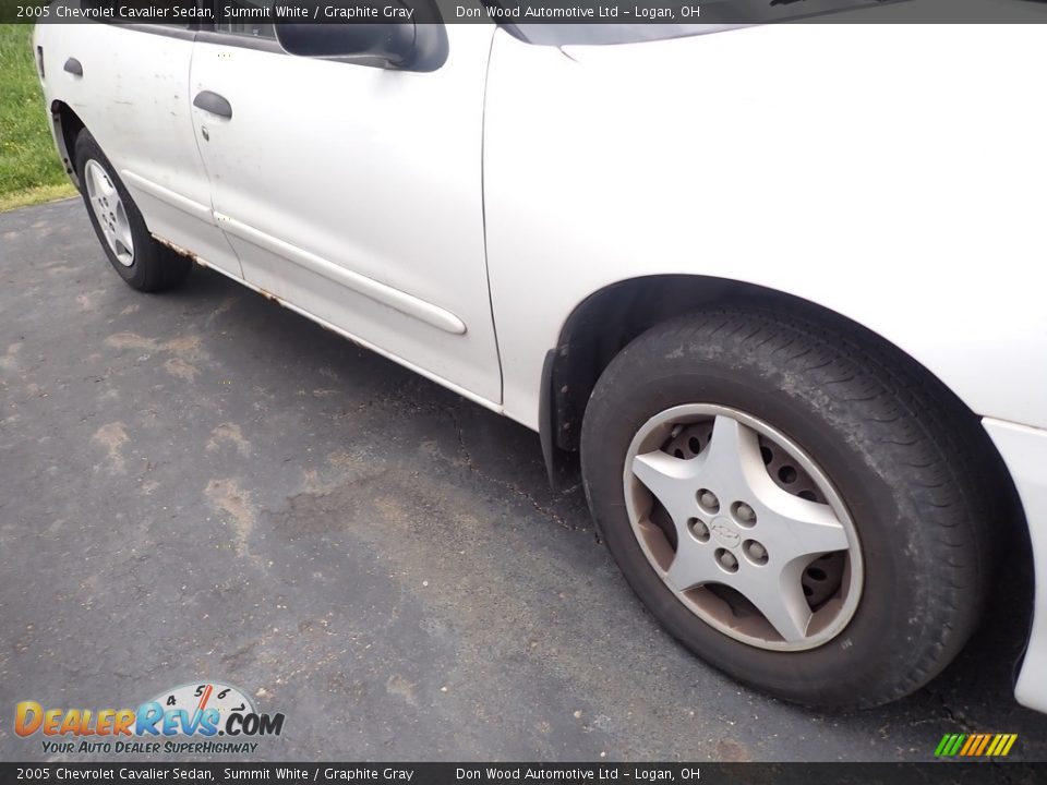 2005 Chevrolet Cavalier Sedan Summit White / Graphite Gray Photo #5