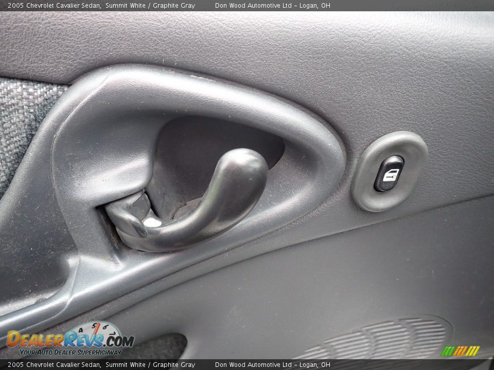 2005 Chevrolet Cavalier Sedan Summit White / Graphite Gray Photo #7