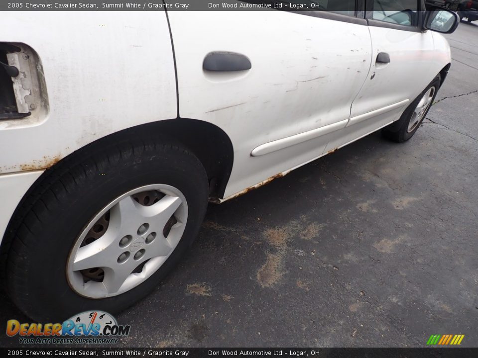 2005 Chevrolet Cavalier Sedan Summit White / Graphite Gray Photo #13