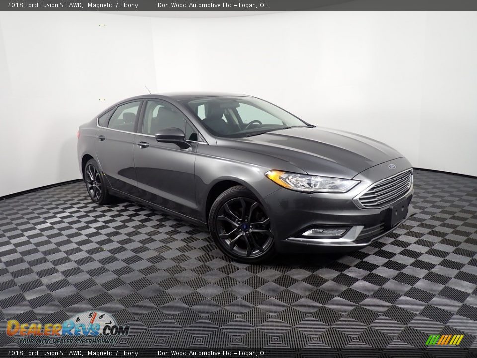 Front 3/4 View of 2018 Ford Fusion SE AWD Photo #4