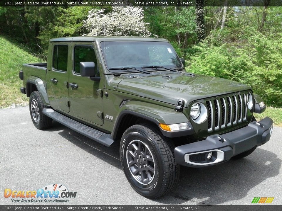 Front 3/4 View of 2021 Jeep Gladiator Overland 4x4 Photo #4