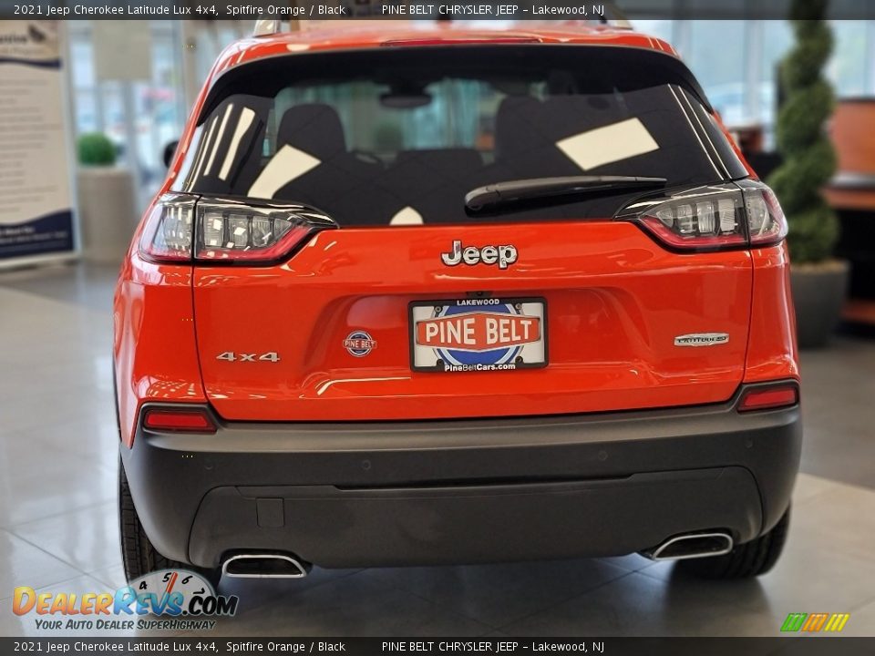 2021 Jeep Cherokee Latitude Lux 4x4 Spitfire Orange / Black Photo #7