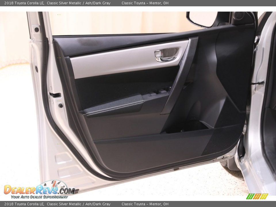 2018 Toyota Corolla LE Classic Silver Metallic / Ash/Dark Gray Photo #4