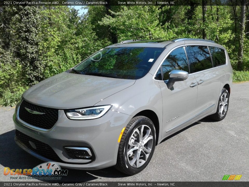 Front 3/4 View of 2021 Chrysler Pacifica Pinnacle AWD Photo #2