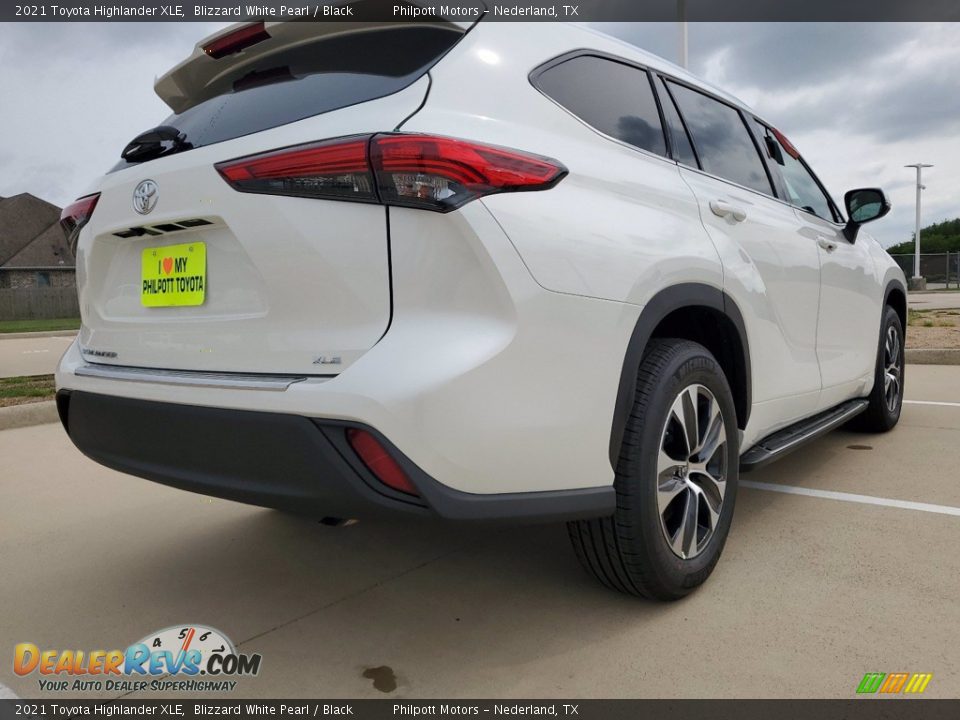 2021 Toyota Highlander XLE Blizzard White Pearl / Black Photo #3