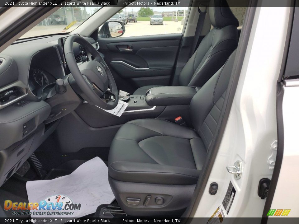 2021 Toyota Highlander XLE Blizzard White Pearl / Black Photo #4