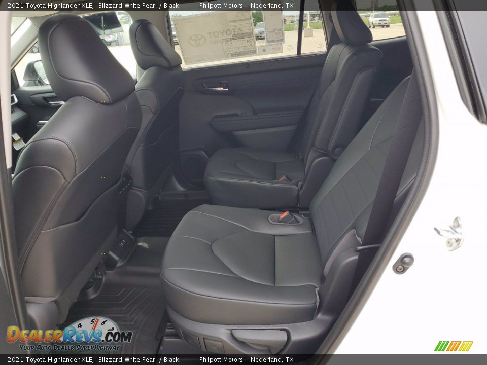2021 Toyota Highlander XLE Blizzard White Pearl / Black Photo #6
