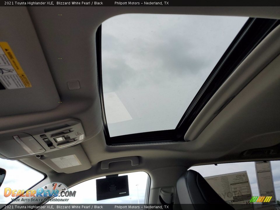 2021 Toyota Highlander XLE Blizzard White Pearl / Black Photo #21