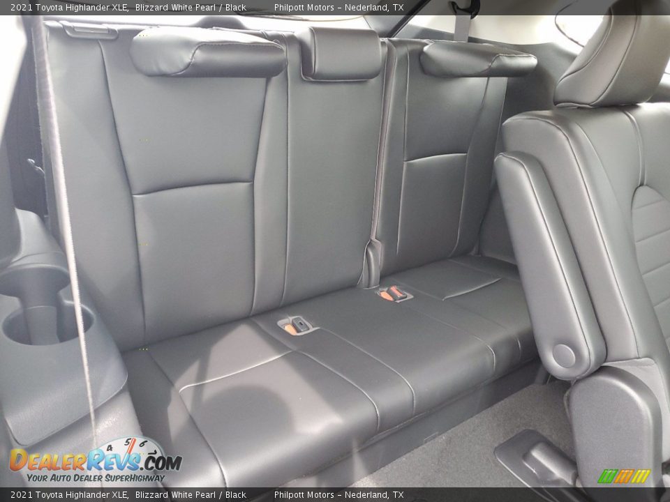2021 Toyota Highlander XLE Blizzard White Pearl / Black Photo #22
