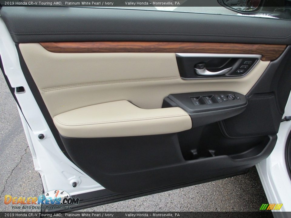2019 Honda CR-V Touring AWD Platinum White Pearl / Ivory Photo #10