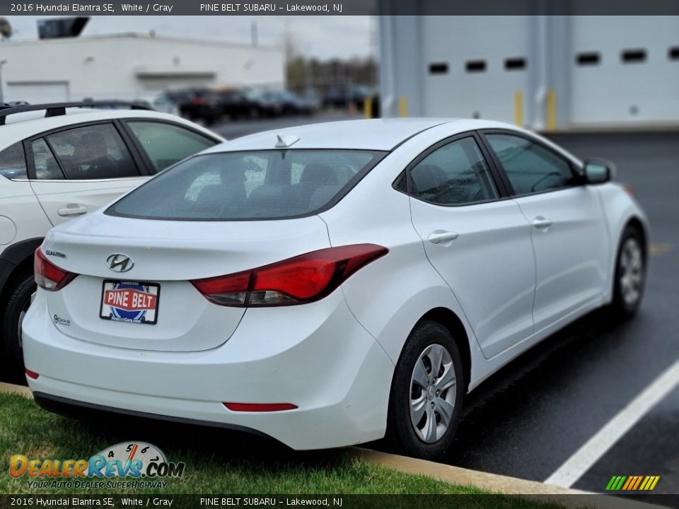 2016 Hyundai Elantra SE White / Gray Photo #3