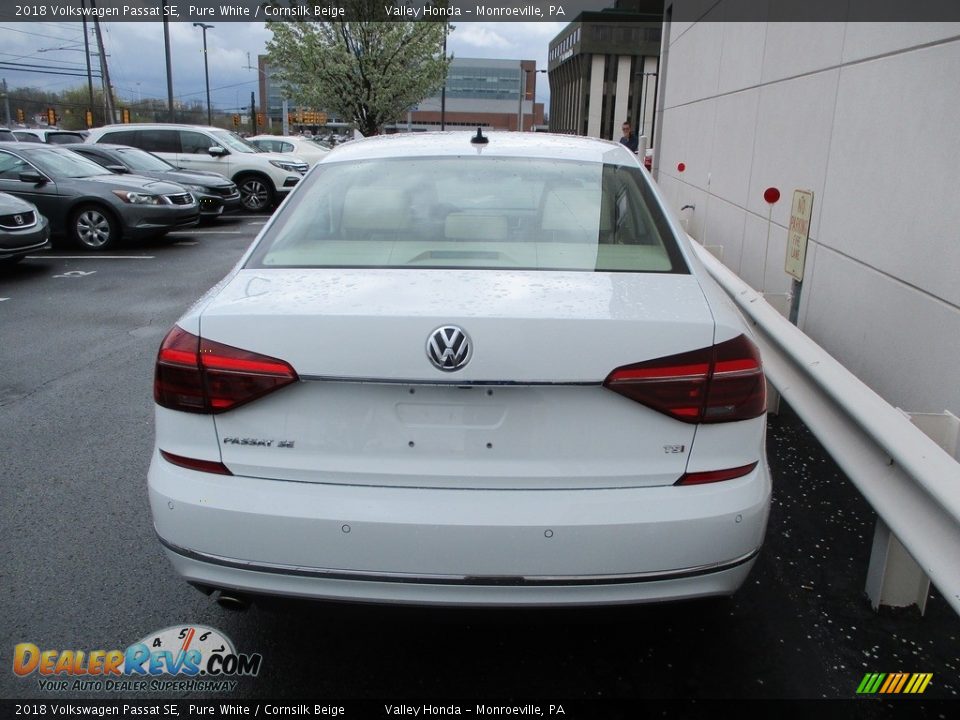 2018 Volkswagen Passat SE Pure White / Cornsilk Beige Photo #4