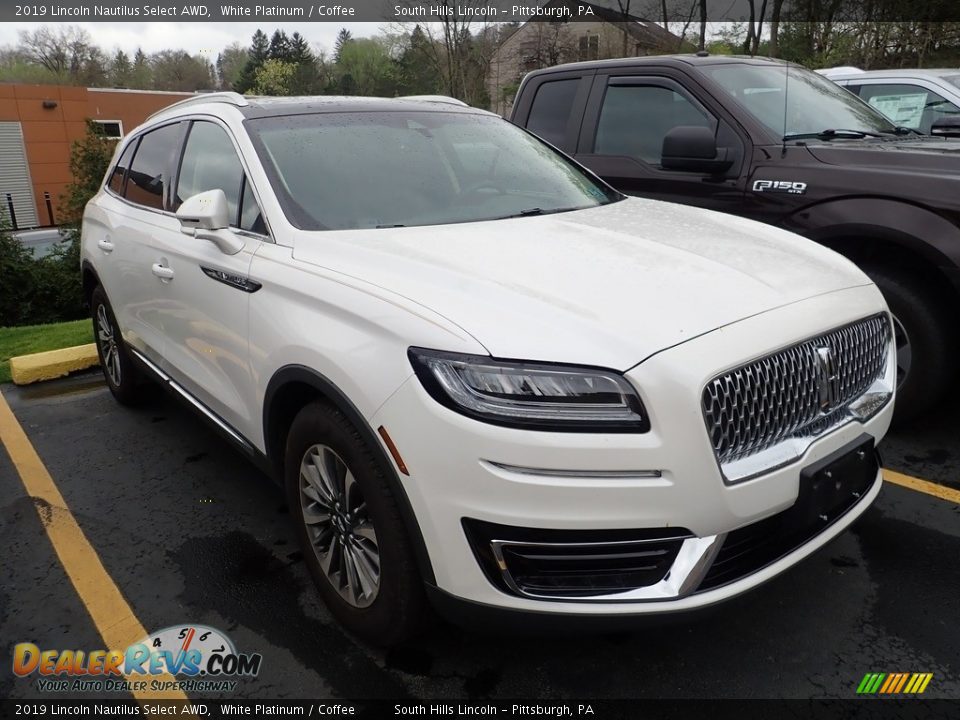 Front 3/4 View of 2019 Lincoln Nautilus Select AWD Photo #5