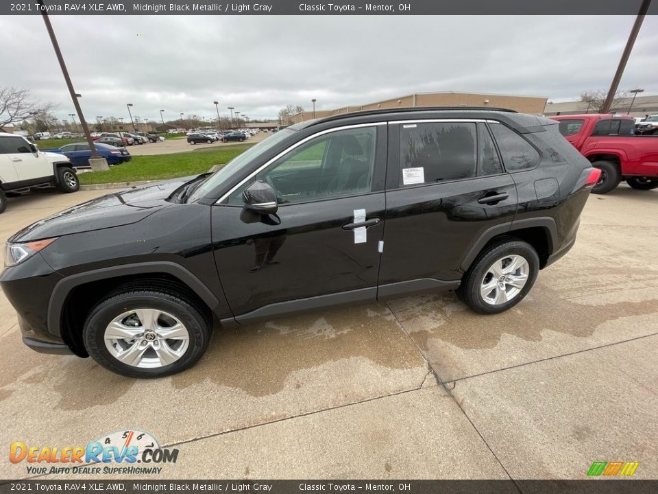 2021 Toyota RAV4 XLE AWD Midnight Black Metallic / Light Gray Photo #1