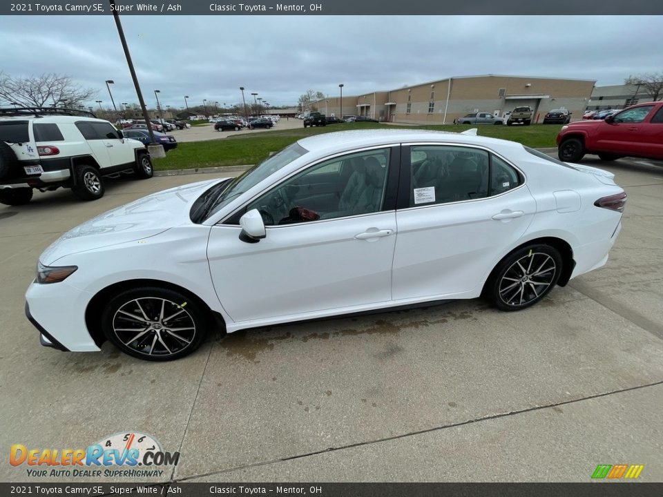 2021 Toyota Camry SE Super White / Ash Photo #1