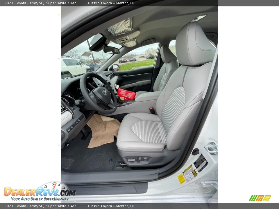 2021 Toyota Camry SE Super White / Ash Photo #2