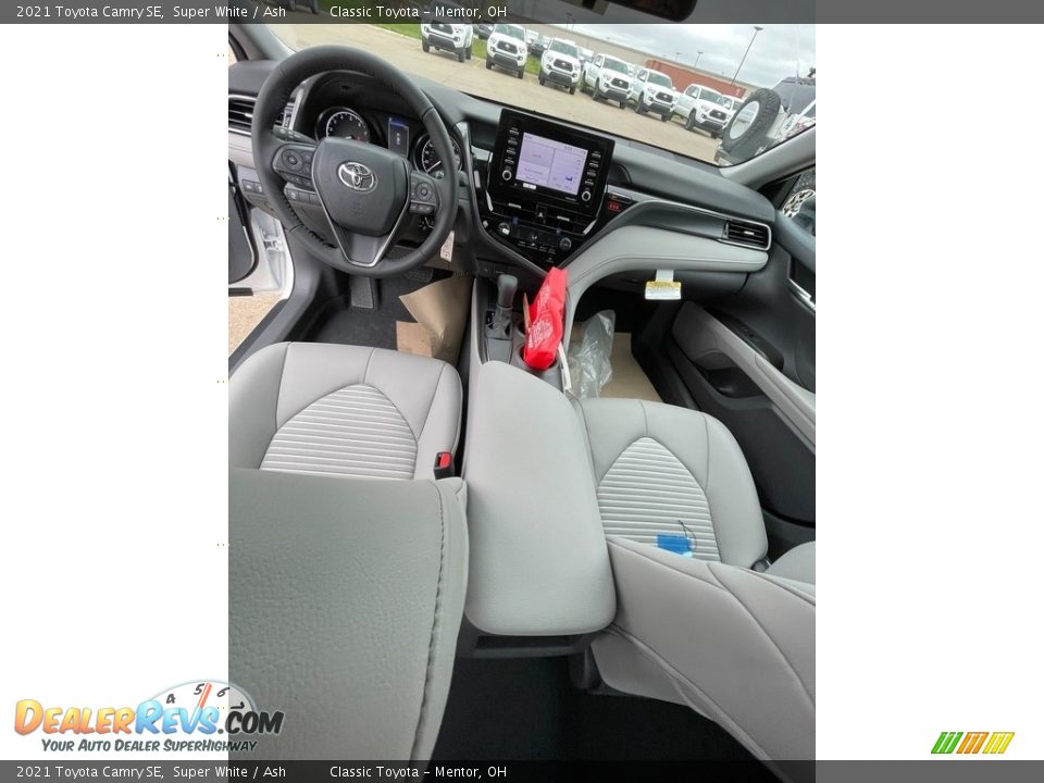 2021 Toyota Camry SE Super White / Ash Photo #4