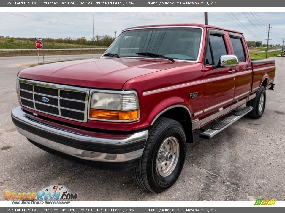 Front 3/4 View of 1995 Ford F150 XLT Extended Cab 4x4 Photo #8
