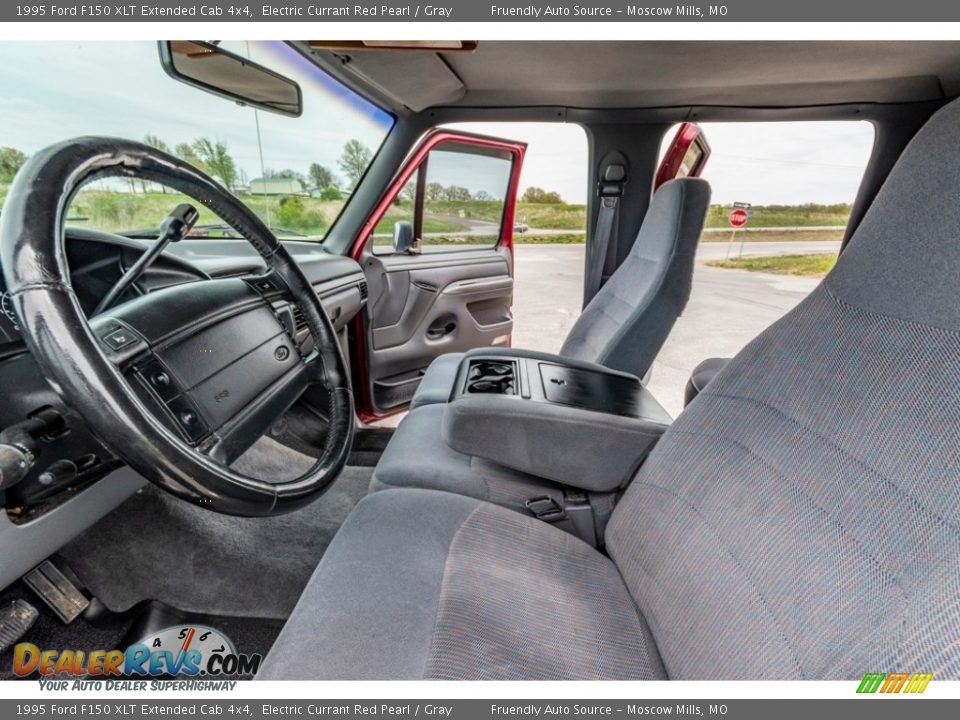 1995 Ford F150 XLT Extended Cab 4x4 Electric Currant Red Pearl / Gray Photo #18